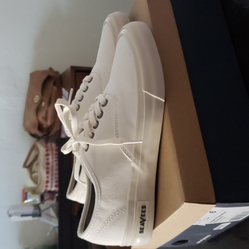 SeaVees Sneakers size 6